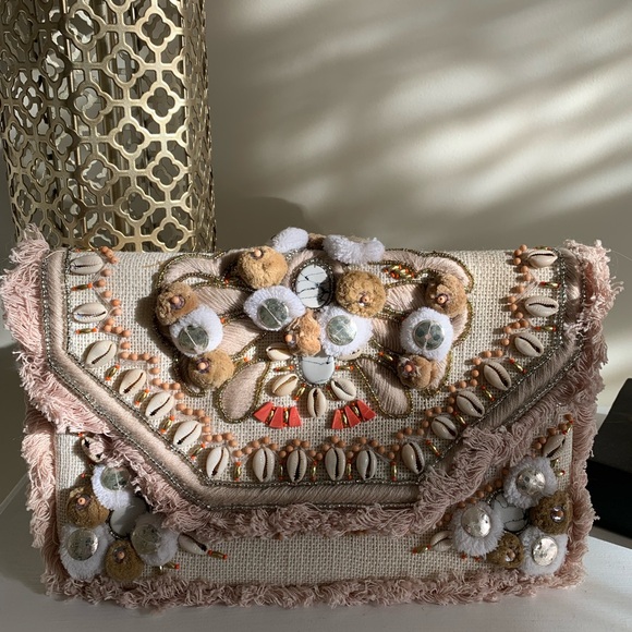 Francesca's Collections Handbags - ☀️3 for 25$☀️ Francesca’s Sue Shell And Beaded Clutch Purse. NWT